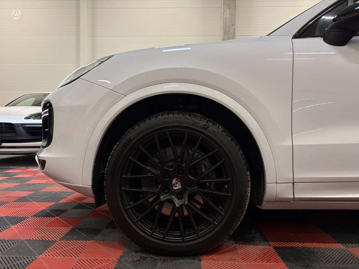 Porsche Cayenne - 9