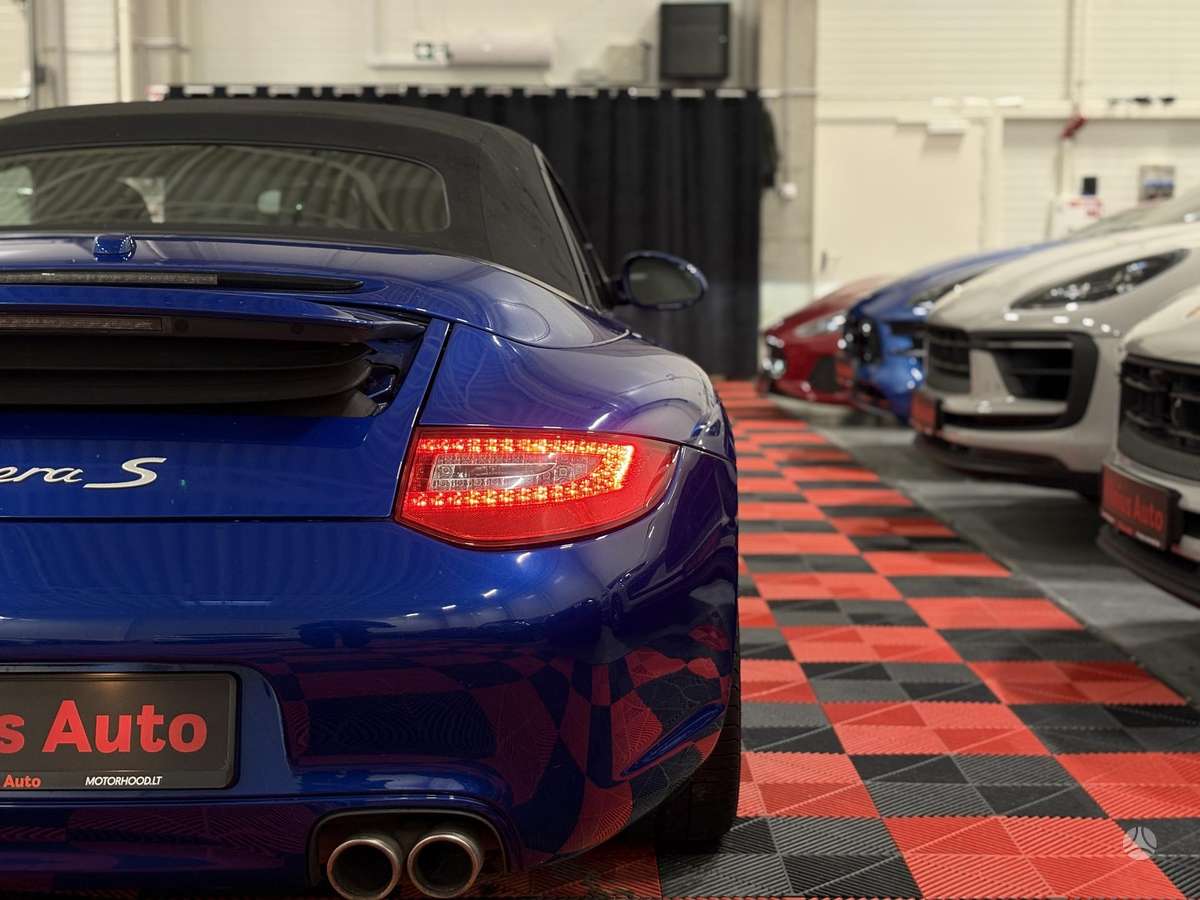 Porsche 911 - 8