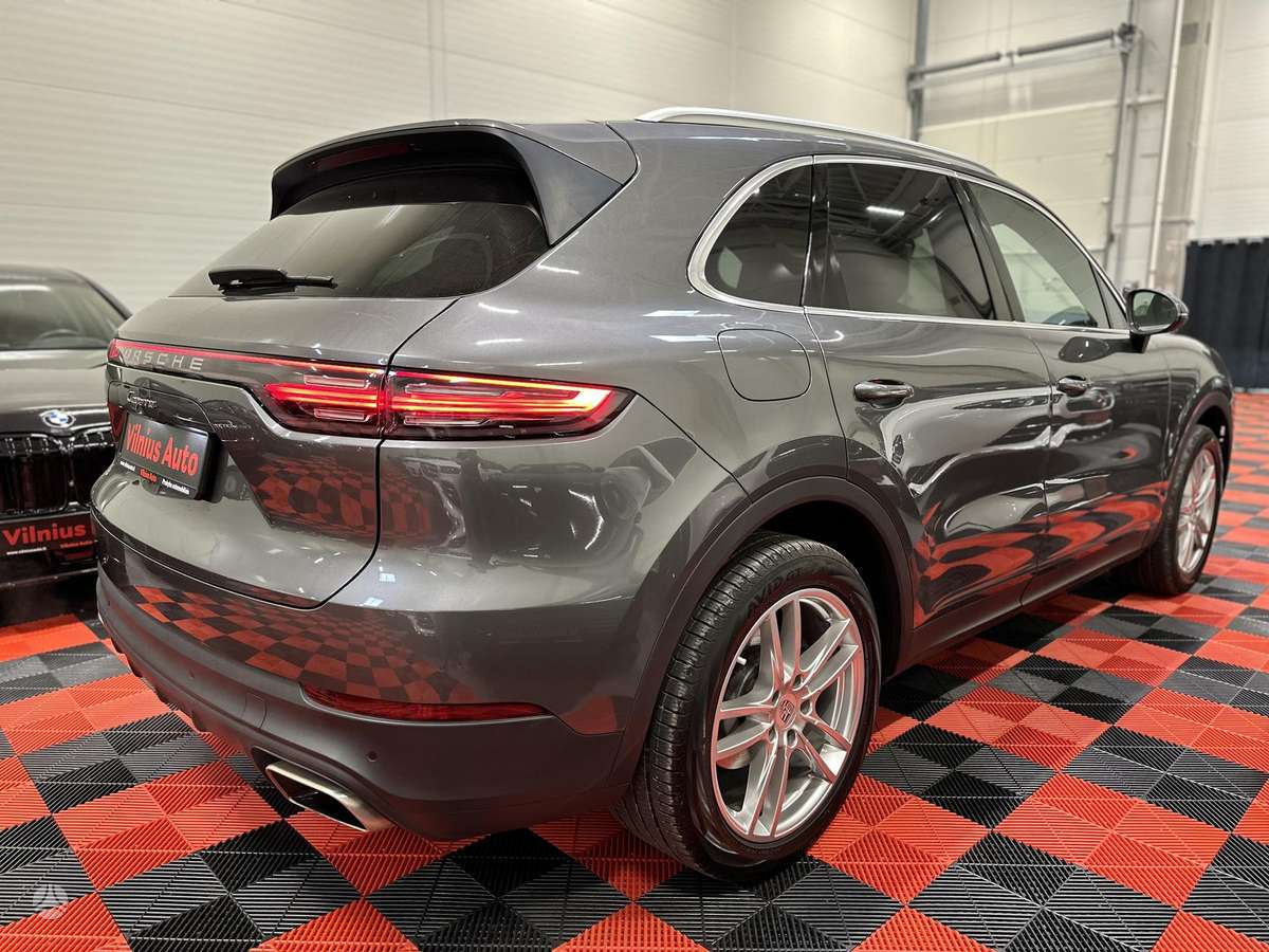 Porsche Cayenne - 4