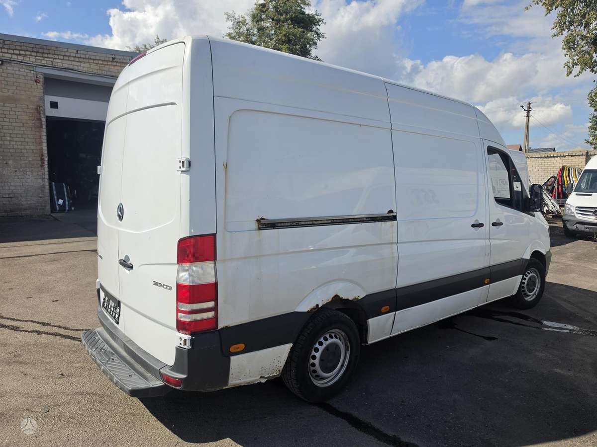 Mercedes-Benz Sprinter, cargo vans