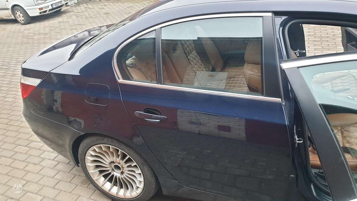 BMW 525, 2.5 l., Седан