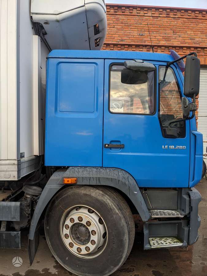 MAN 18.220, trucks