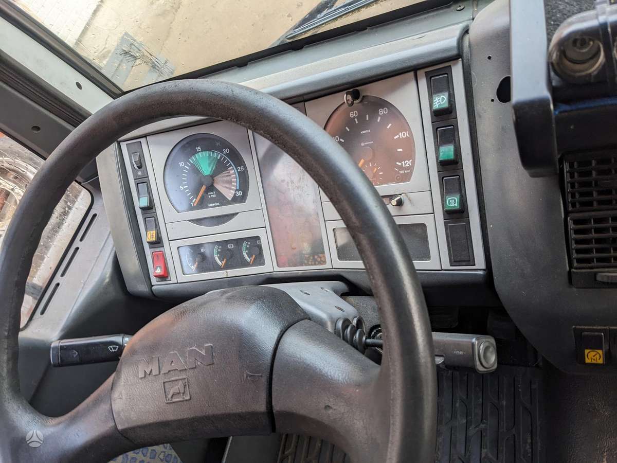MAN 18.220, sunkvežimiai