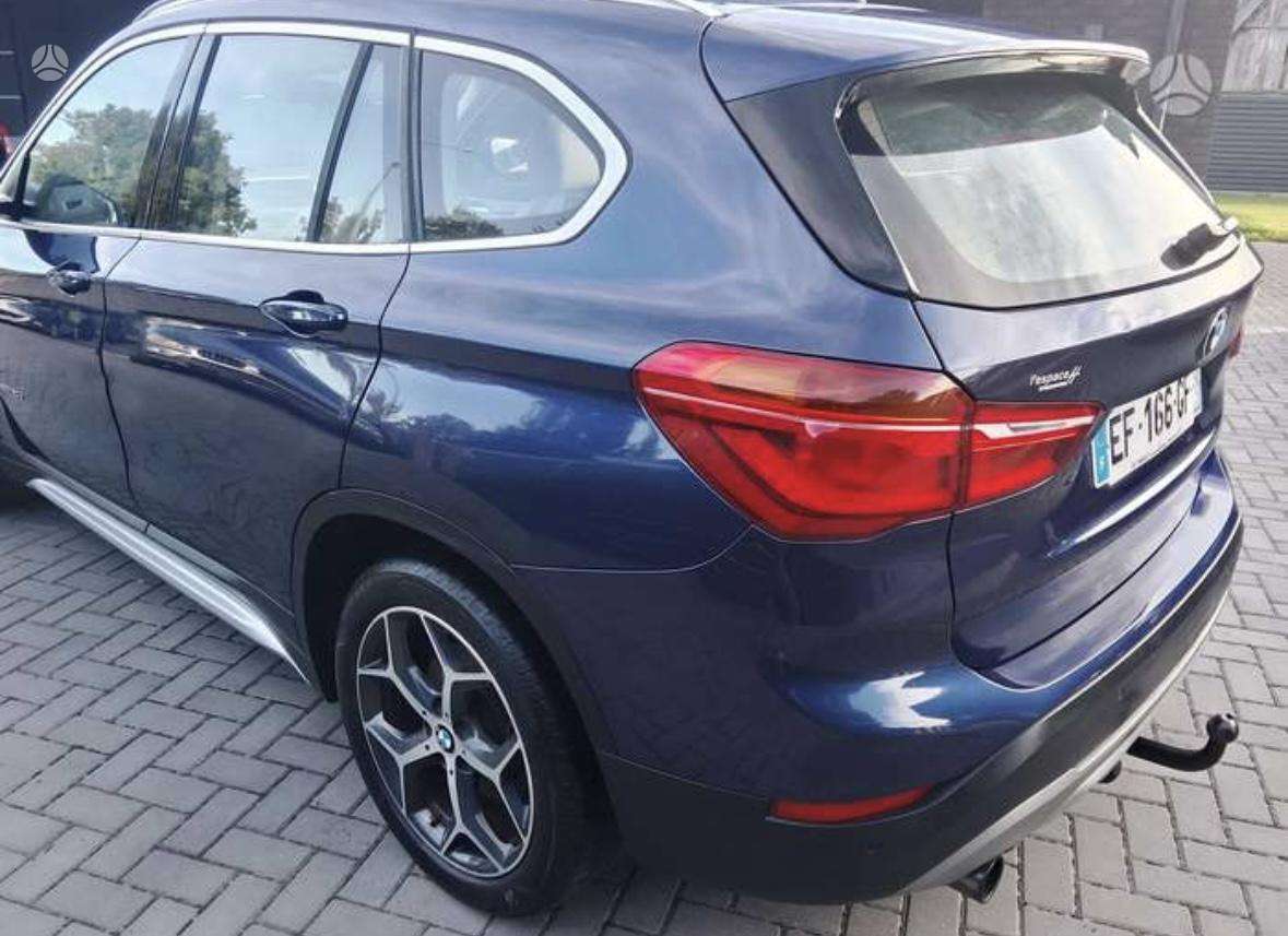 BMW X1, 2.0 l., off-road / crossover