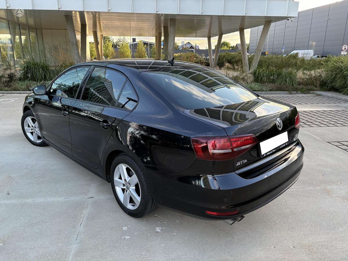 Volkswagen Jetta - 1