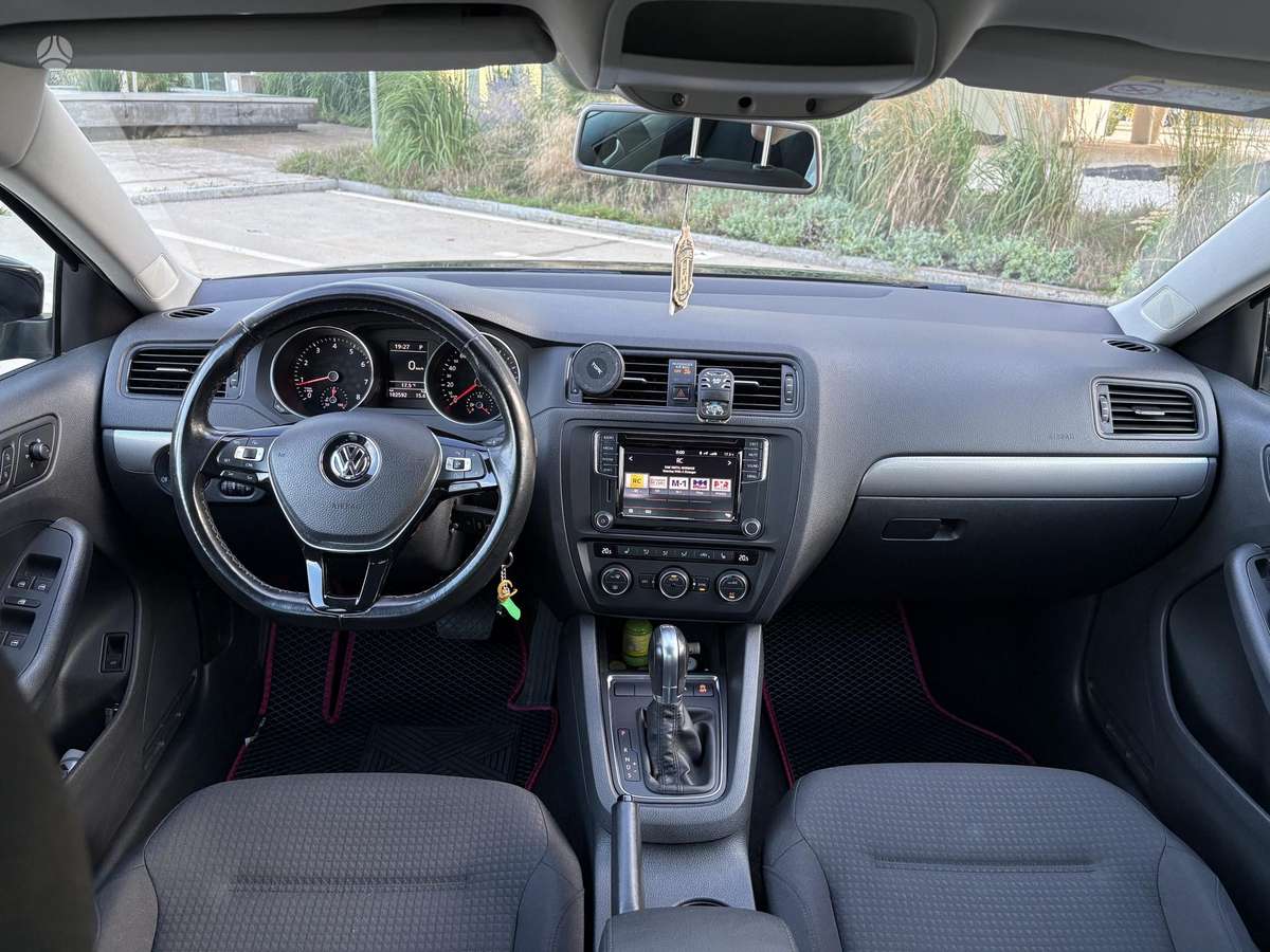 Volkswagen Jetta - 5