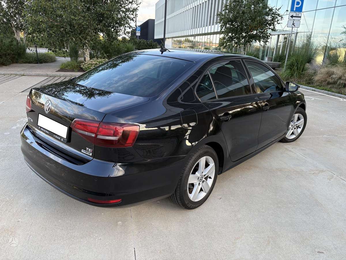 Volkswagen Jetta - 4