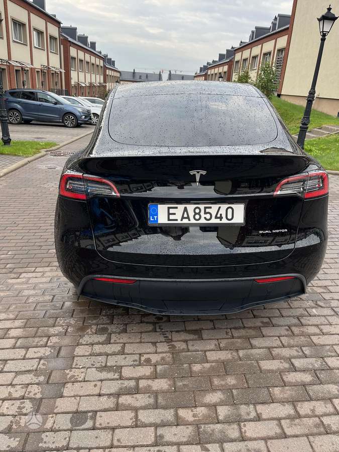 Tesla Model Y - 3