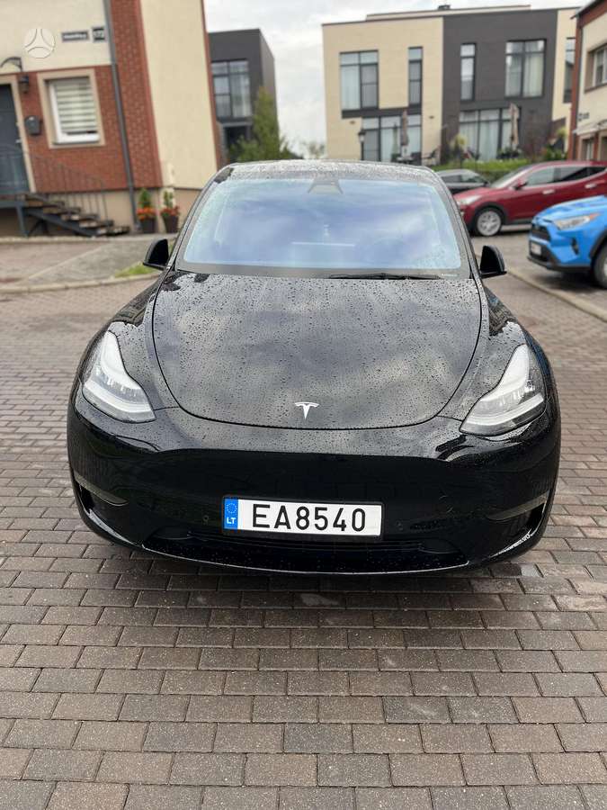 Tesla Model Y - 6