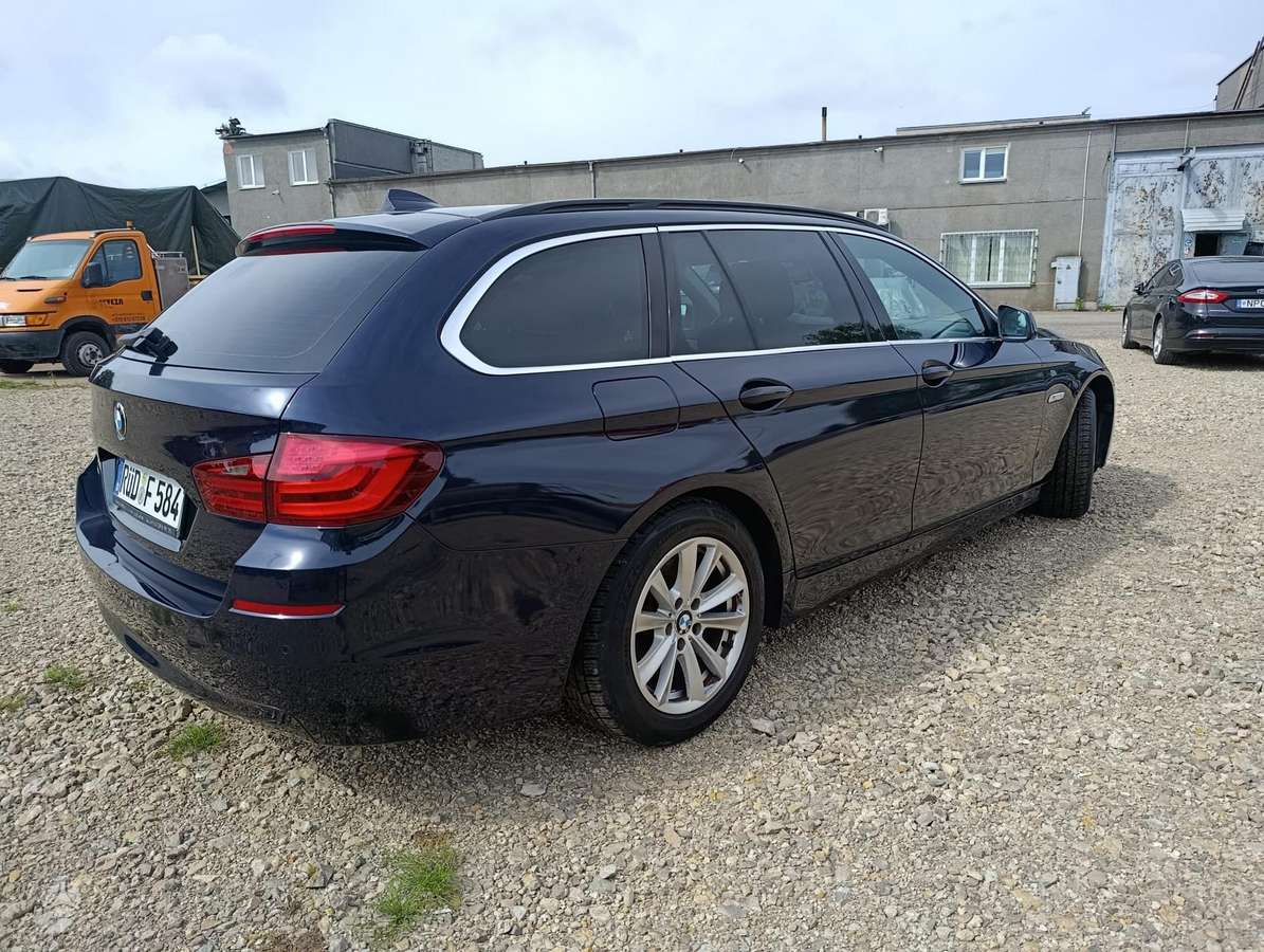 BMW 520, universalas
