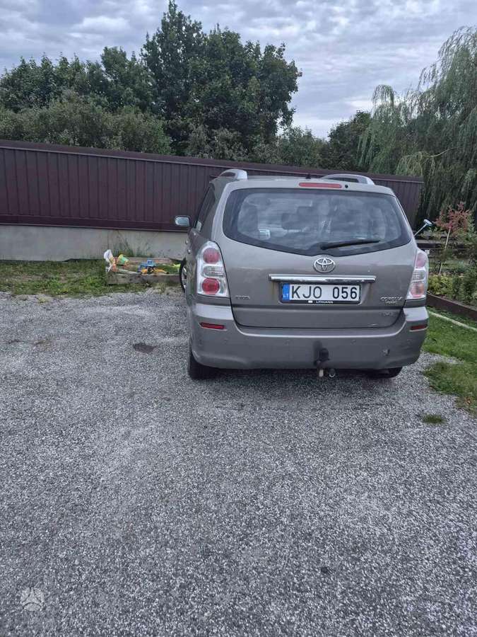 Toyota Corolla Verso, 2.2 l., Универсал