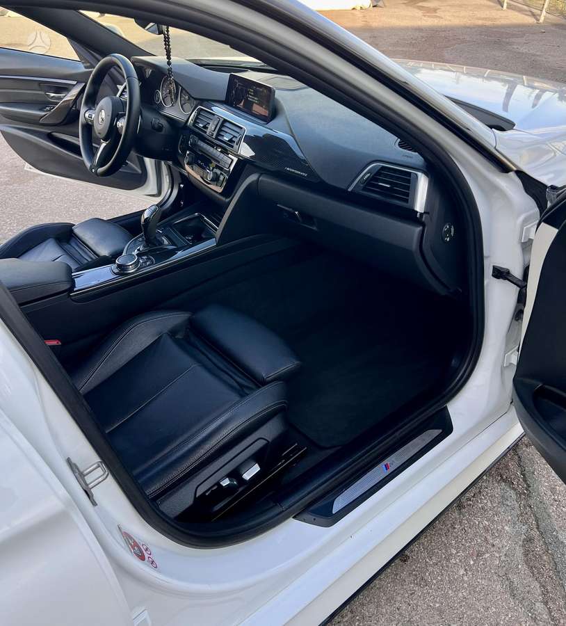 BMW 330, 3.0 l., sedanas