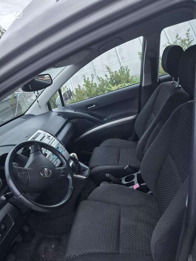 Toyota Corolla Verso, 2.2 l., Универсал