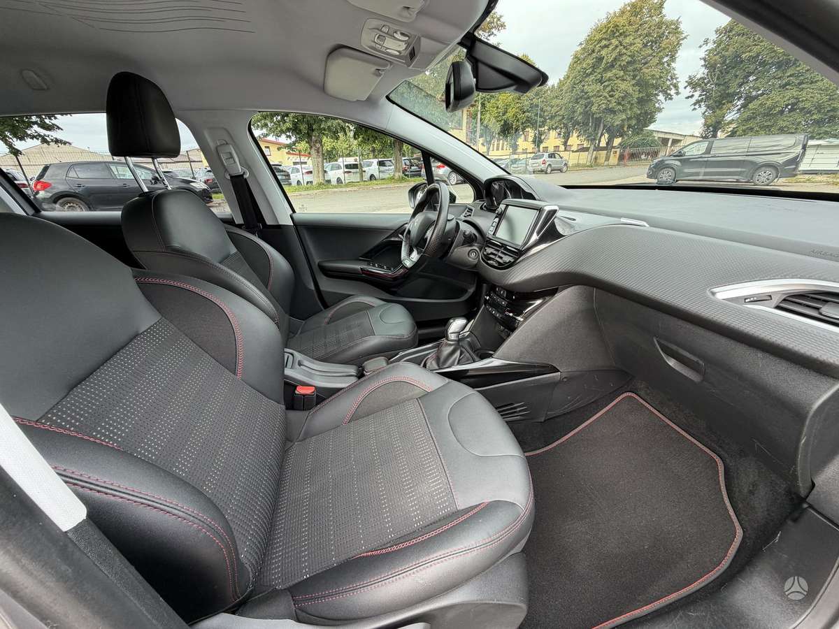 Peugeot 2008, 1.2 l., mpv / minivan