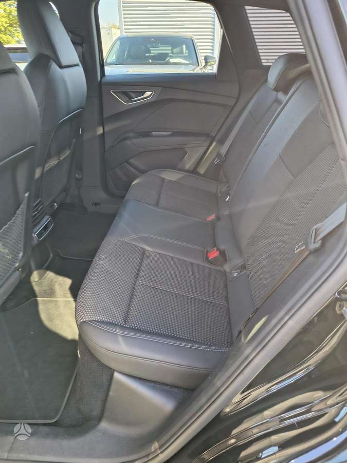Audi Q4 e-tron, 82 kWh, mpv / minivan