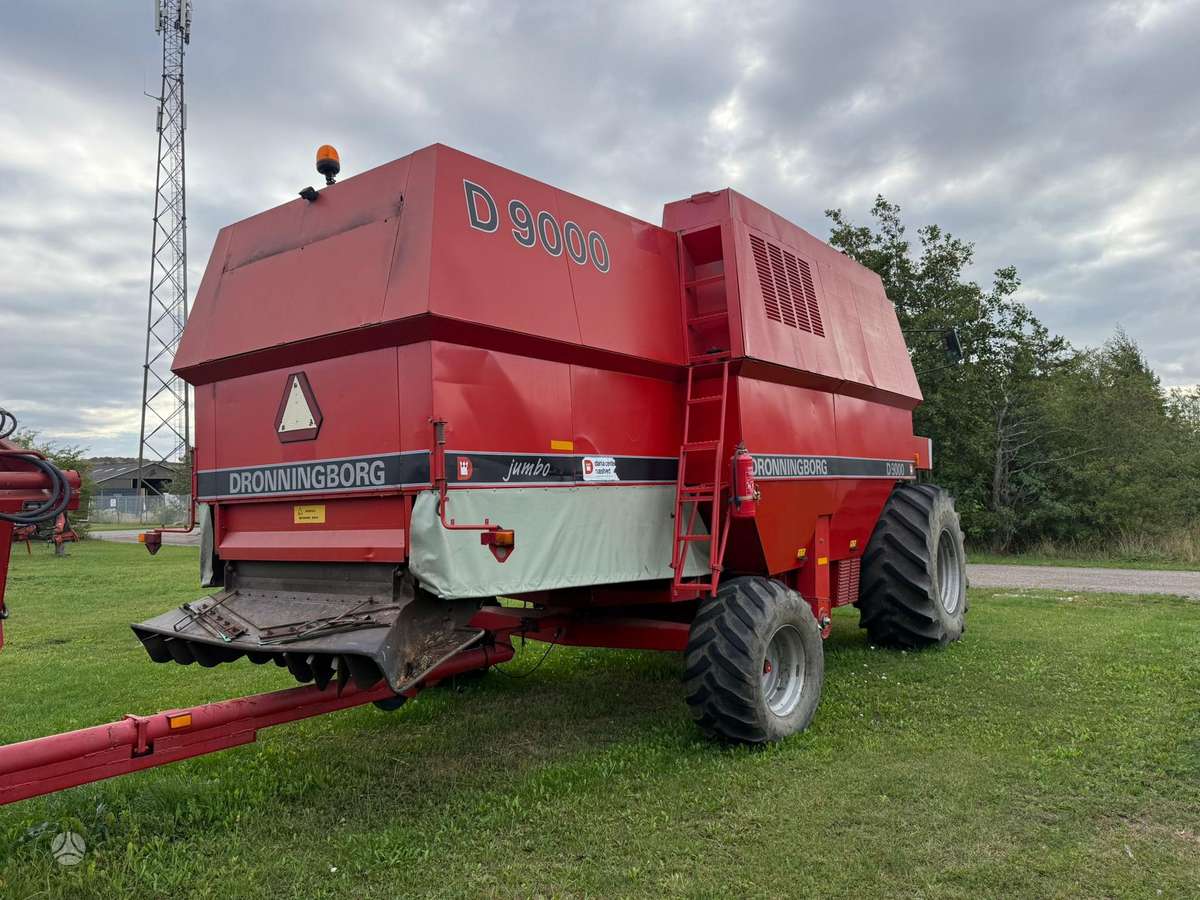 Dronningborg D9000 JUMBO, combine harvesters