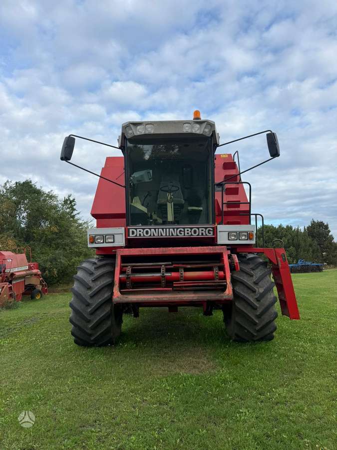 Dronningborg D9000 JUMBO, combine harvesters