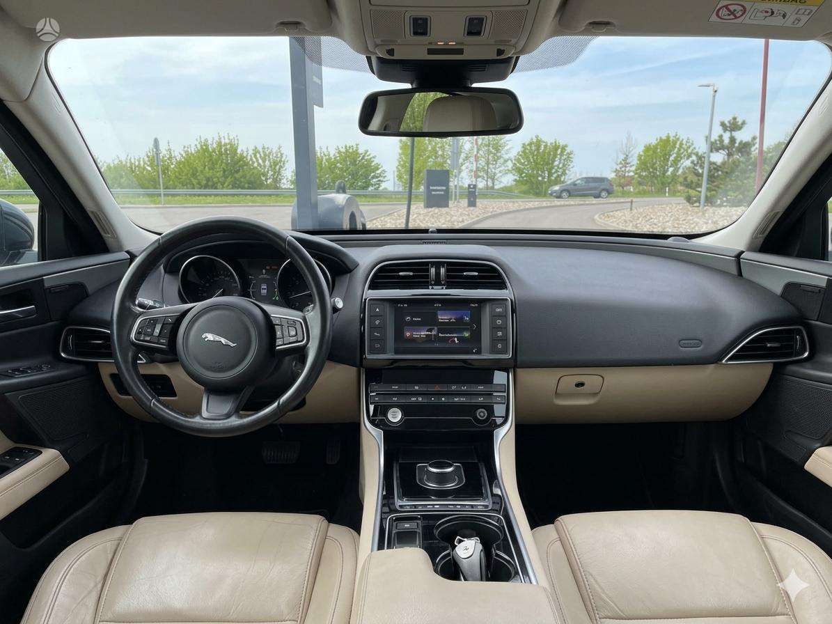 Jaguar XE, 2.0 l., Седан