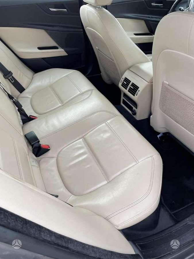 Jaguar XE, 2.0 l., Седан