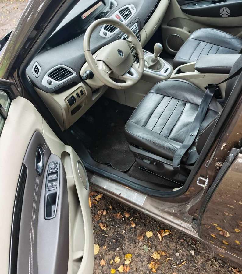 Renault Grand Scenic dalimis. Dalimis
