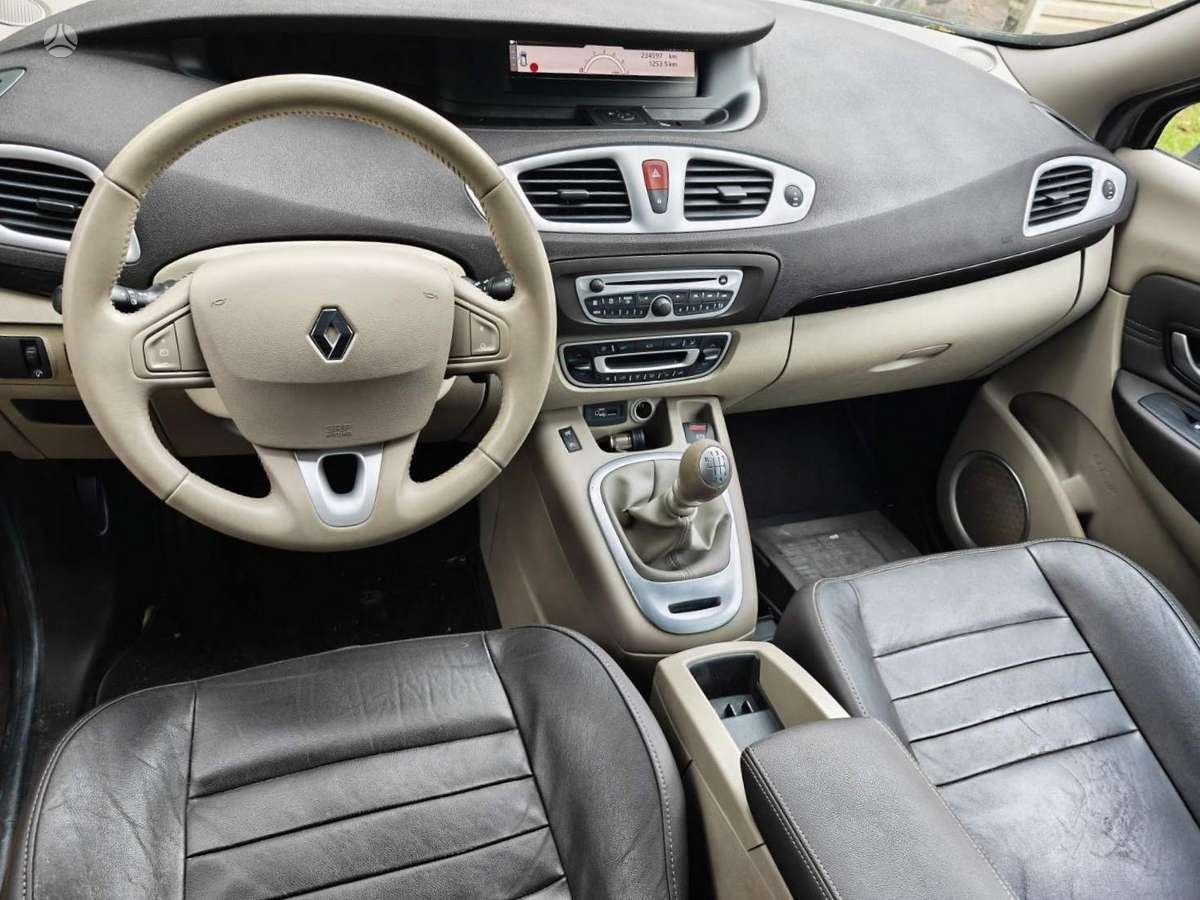 Renault Grand Scenic dalimis. Dalimis