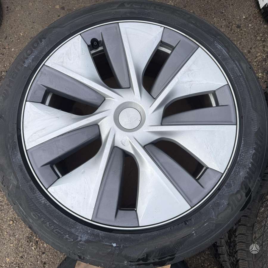 TESLA Model Y, light alloy, R19