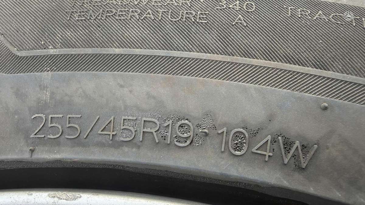 TESLA Model Y, light alloy, R19