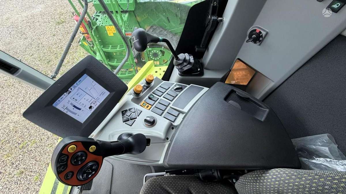 Claas Tucano 320, kombainai