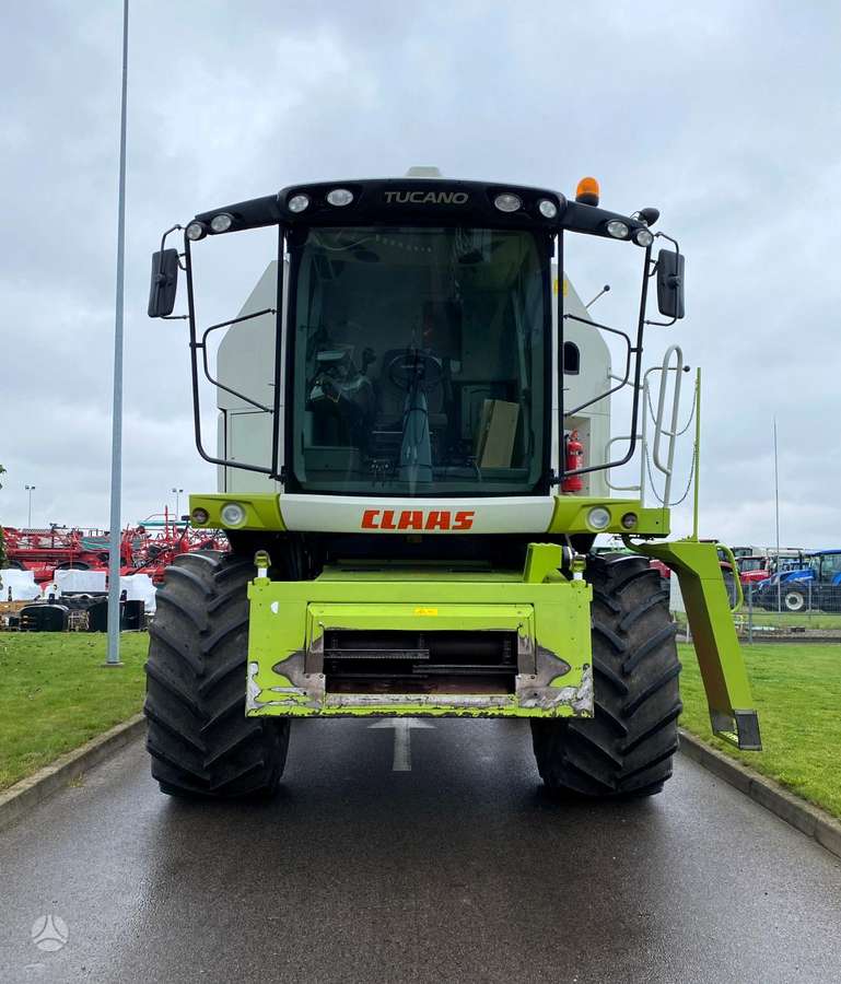 Claas Tucano 320, kombainai