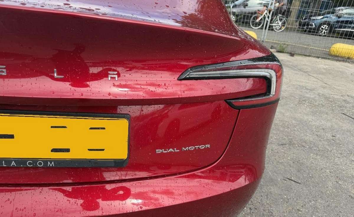 Tesla Model 3, hatchback