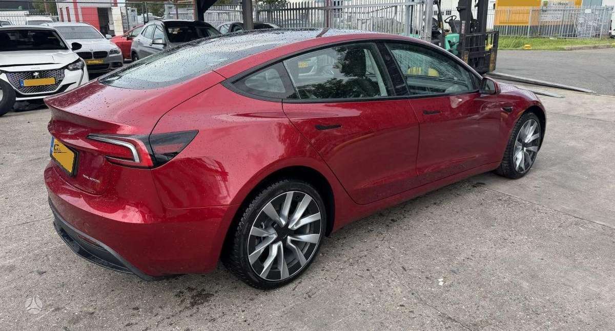 Tesla Model 3, hečbekas