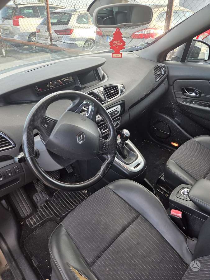 Renault Grand Scenic - 8