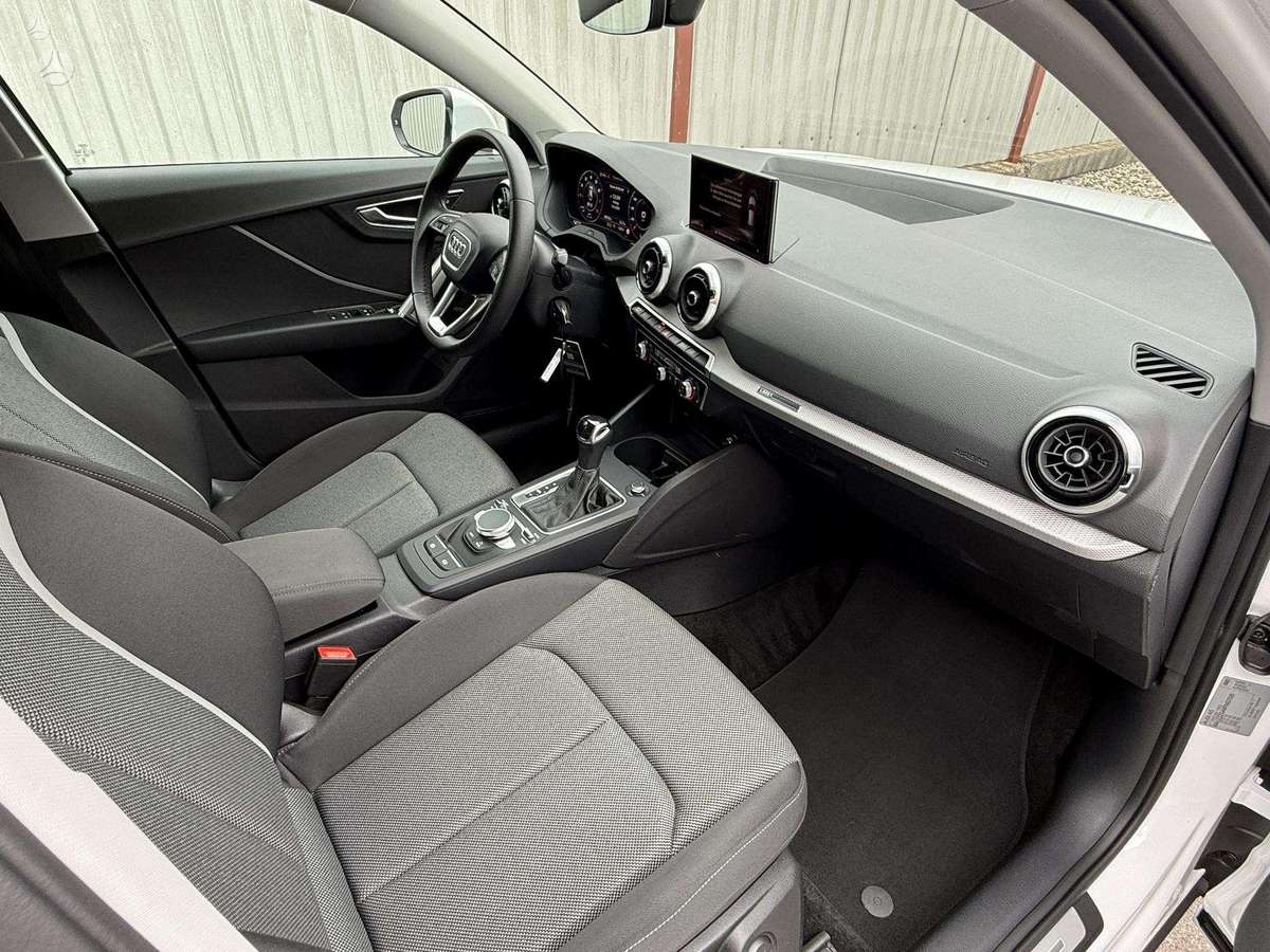 Audi Q2, 1.5 l., off-road / crossover