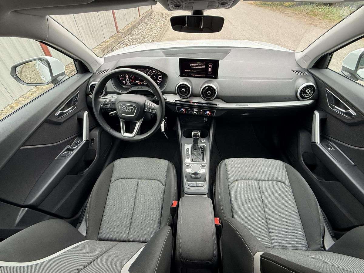 Audi Q2, 1.5 l., off-road / crossover