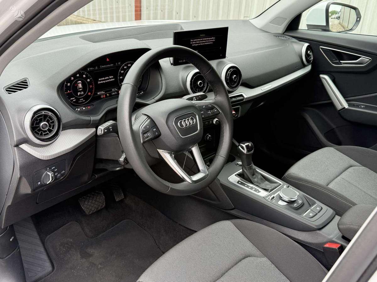 Audi Q2, 1.5 l., off-road / crossover