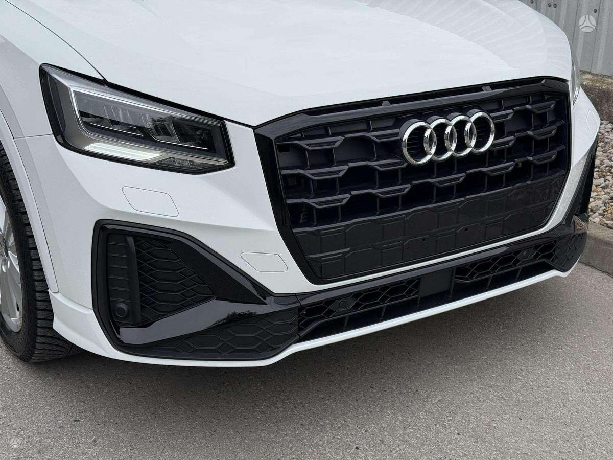 Audi Q2, 1.5 l., off-road / crossover