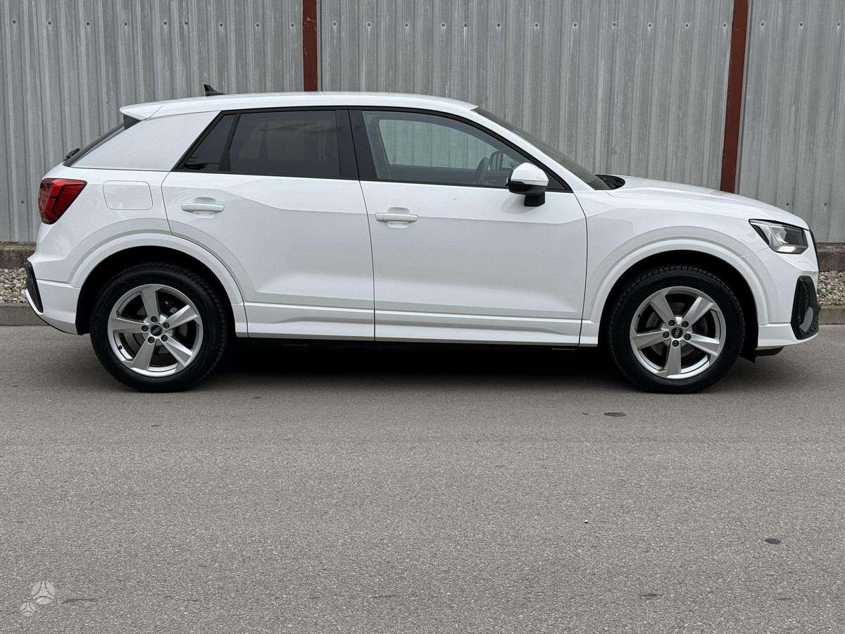 Audi Q2, 1.5 l., off-road / crossover