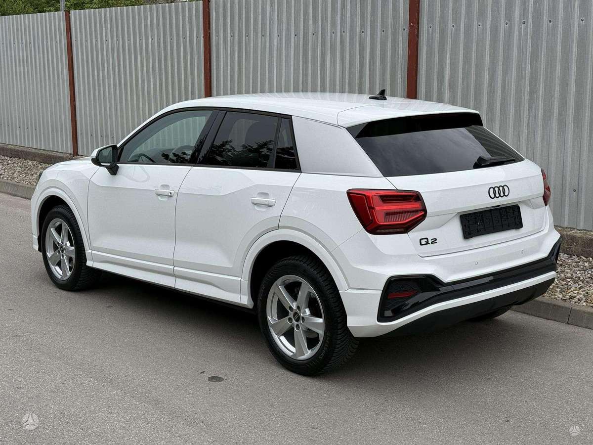 Audi Q2, 1.5 l., off-road / crossover