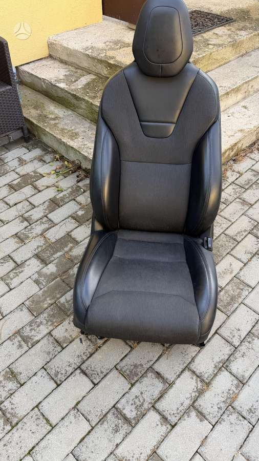 Tesla Model S salono detalės