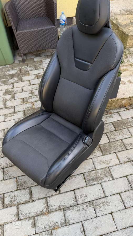 Tesla Model S salono detalės
