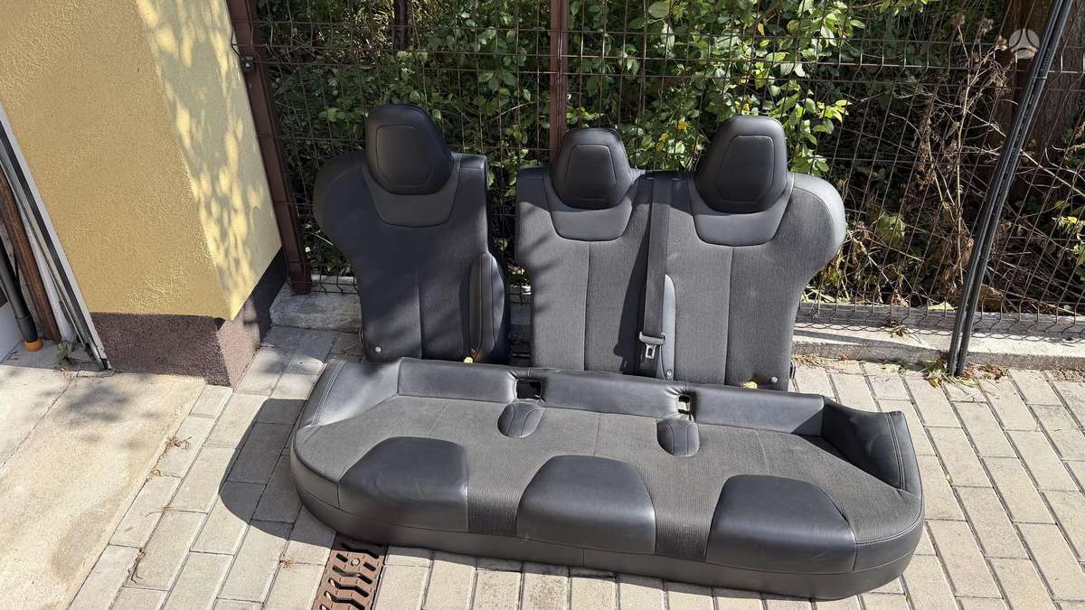 Tesla Model S salono detalės