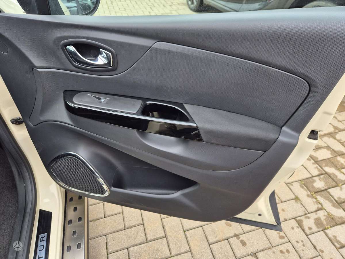 Renault Captur, 1.5 l., off-road / crossover