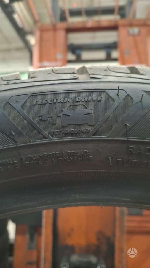 Goodyear, зимние 215/50 R19