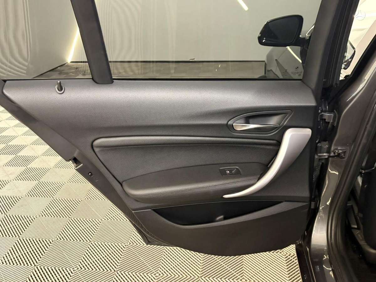 BMW 120, 2.0 l., hatchback