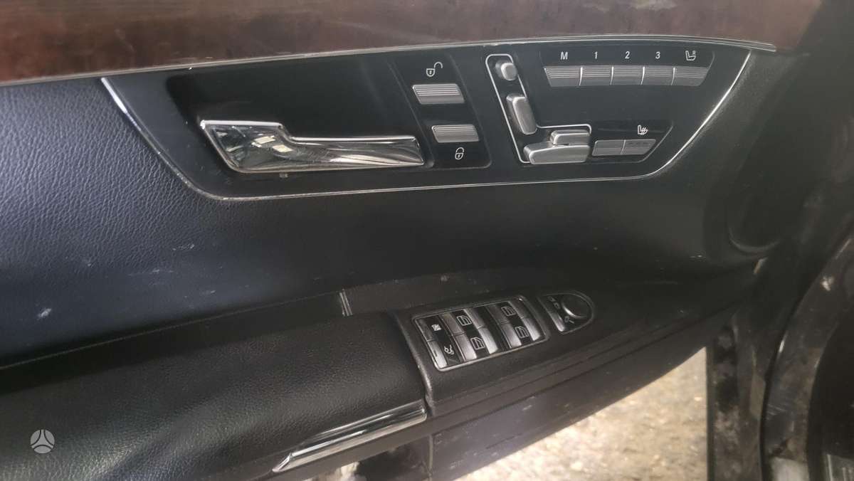 Mercedes-Benz S320