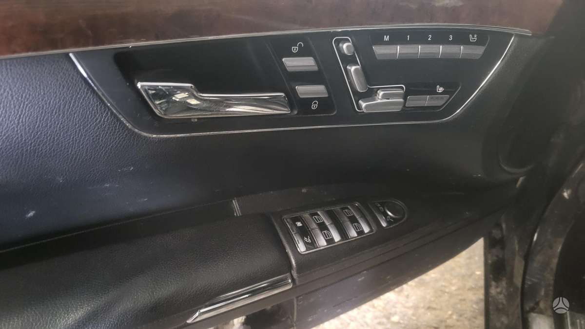 Mercedes-Benz S320