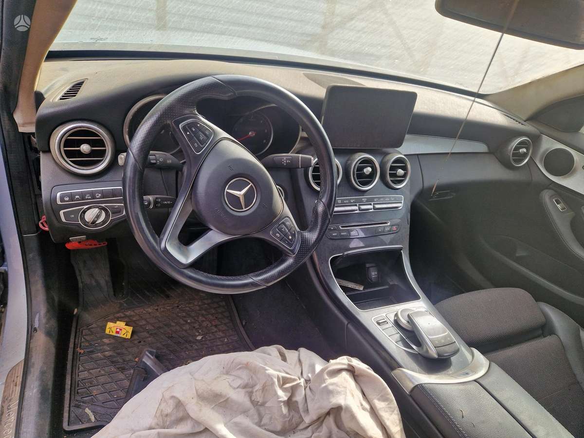 Mercedes-Benz C klasė dalimis