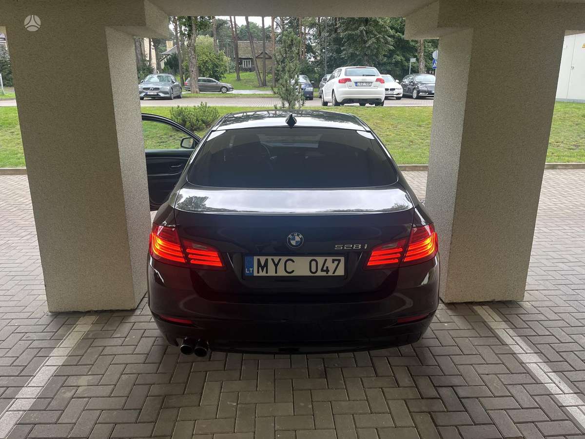 BMW 528, 2.0 l., Седан