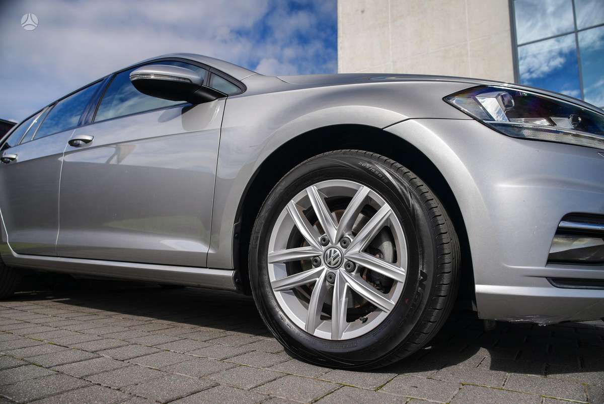 Volkswagen Golf - 4