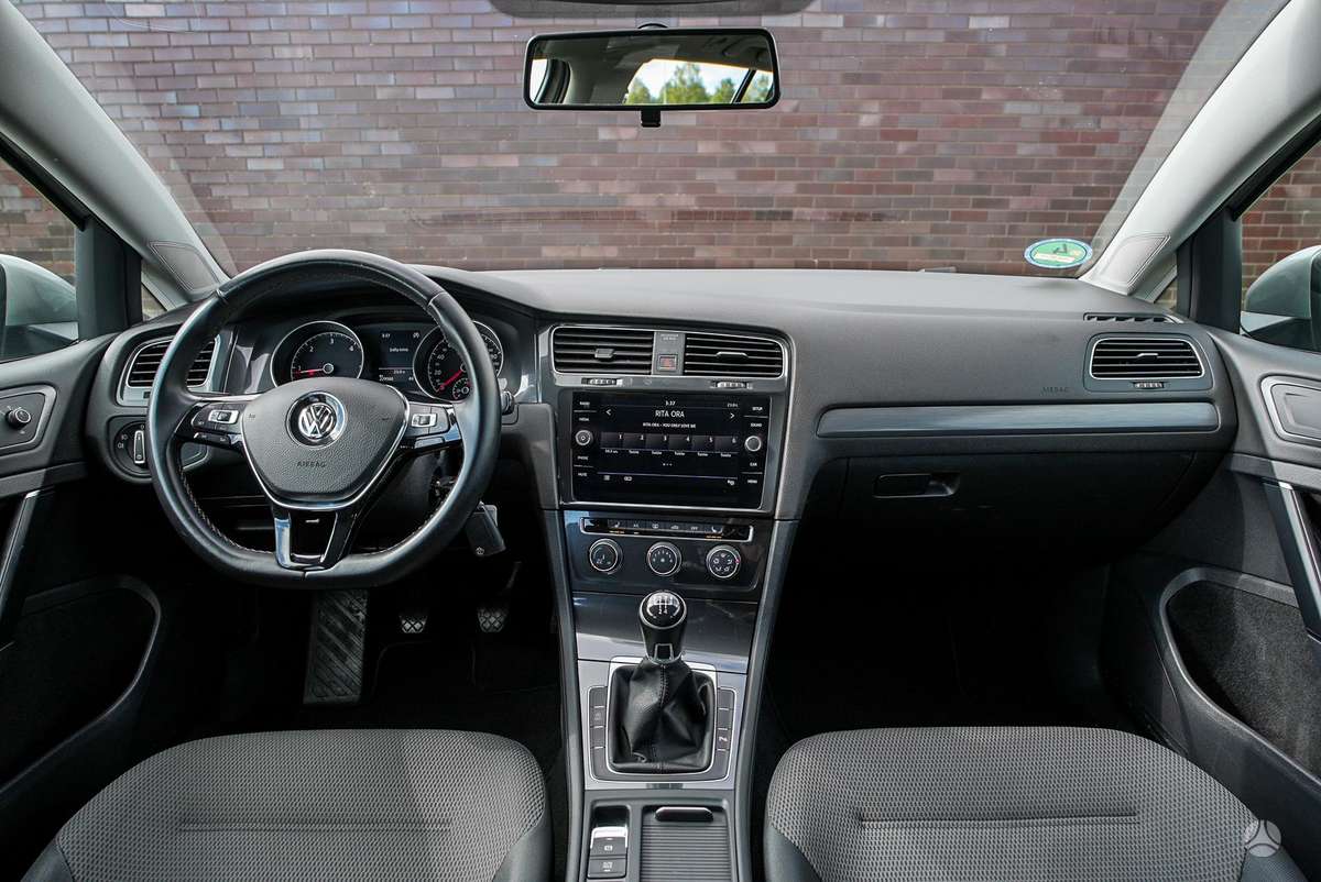 Volkswagen Golf - 10
